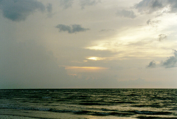 thunderstorm cumulonimbus_calvus : Darwin, NT   3 December 1997