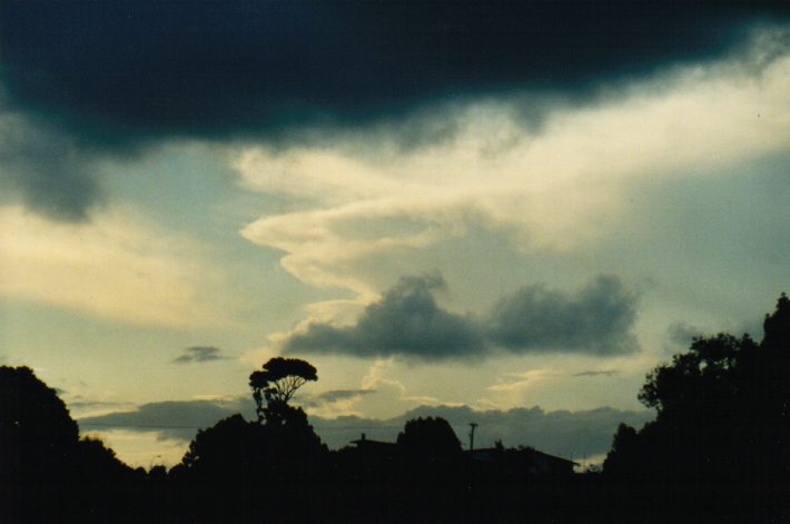 thunderstorm cumulonimbus_incus : Wollongbar, NSW   26 September 1999