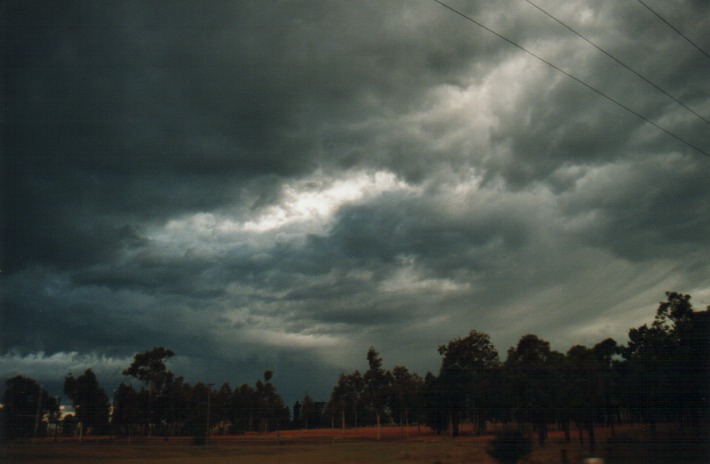 stratocumulus stratocumulus_cloud : near Branxton, NSW   30 December 1999