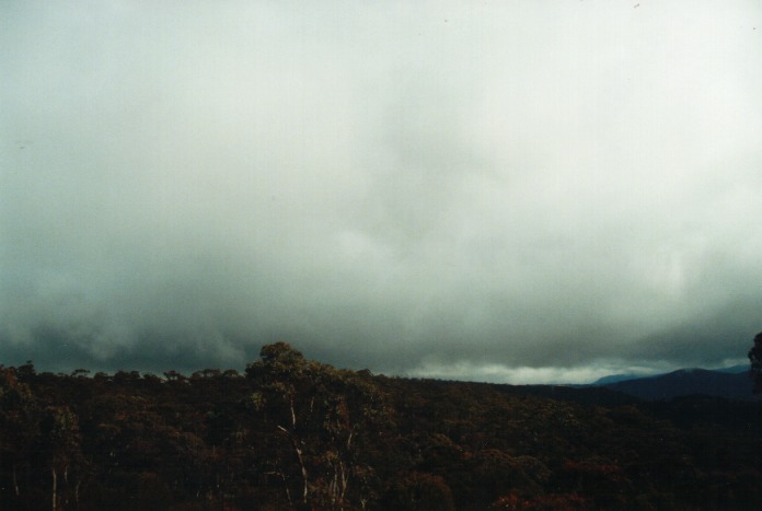 stratocumulus stratocumulus_cloud : Lithgow, NSW   29 June 2000