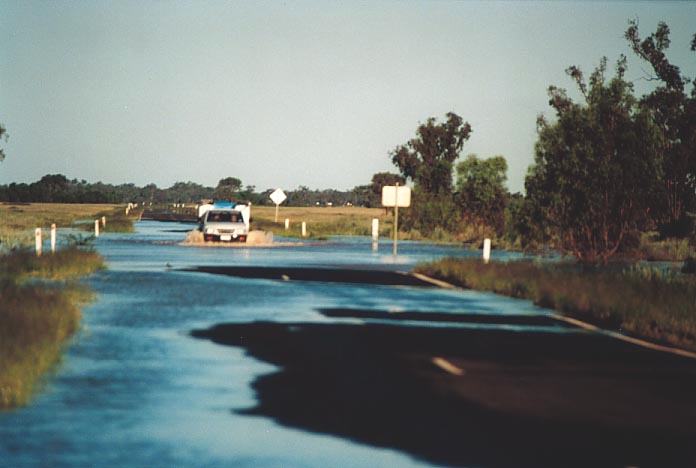 flashflooding flood_pictures : Cunumulla, Qld   26 November 2000
