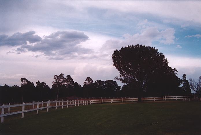 thunderstorm cumulonimbus_incus : The Oaks, NSW   2 October 2001