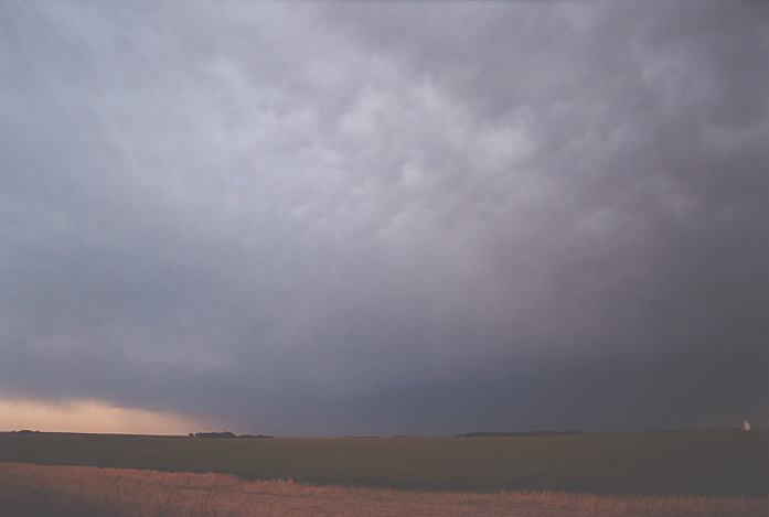 raincascade precipitation_cascade : Kinsley, Kansas, USA   15 May 2002