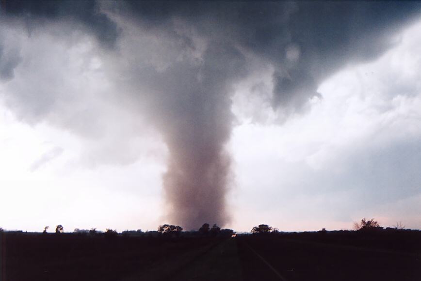 cumulonimbus supercell_thunderstorm : Attica, Kansas, USA   12 May 2004