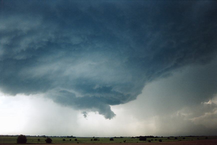 cumulonimbus thunderstorm_base : N of Bellville, Kansas, USA   24 May 2004