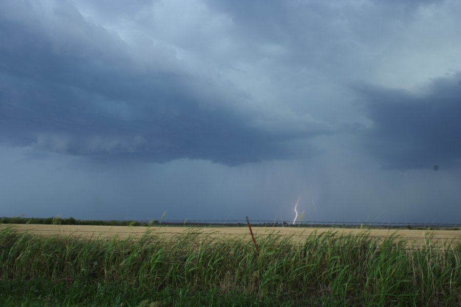 lightning lightning_bolts : near Mangum, Oklahoma, USA   30 May 2006