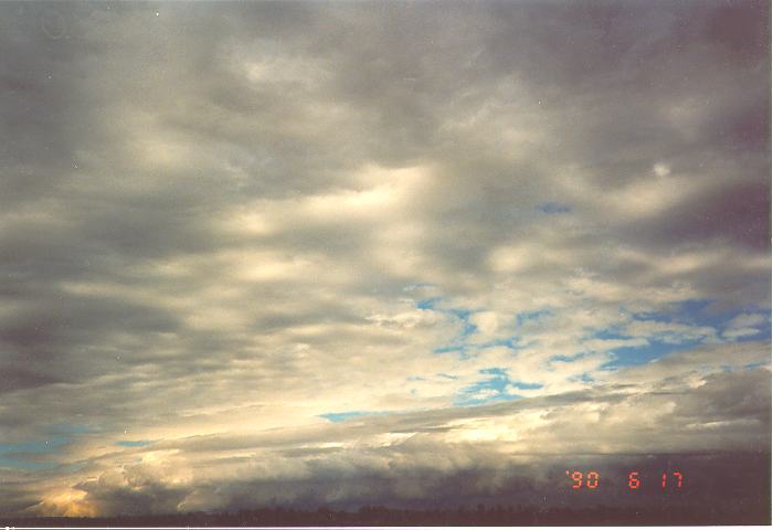 altocumulus altocumulus_cloud : Schofields, NSW   17 June 1990