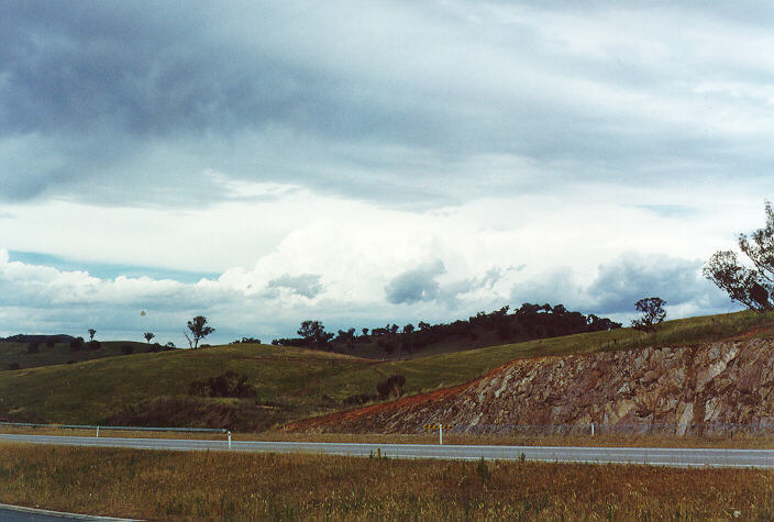 thunderstorm cumulonimbus_calvus : near Gundagai, NSW   20 January 1996
