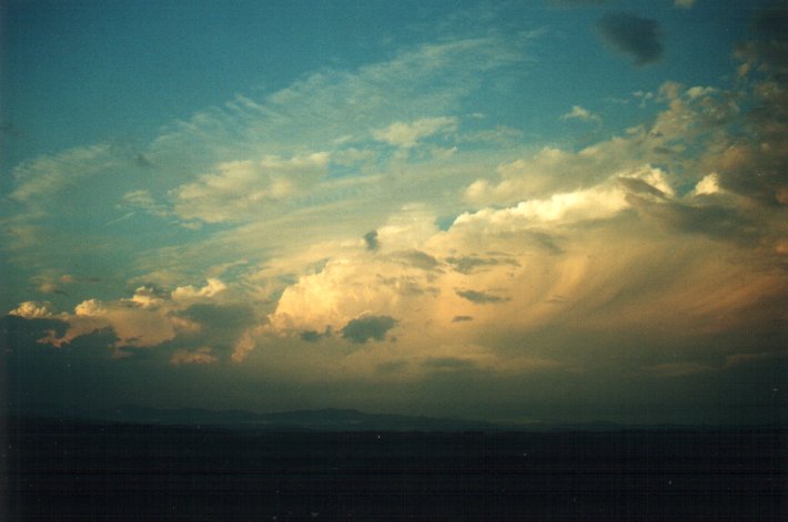 thunderstorm cumulonimbus_incus : McLeans Ridges, NSW   1 December 2000