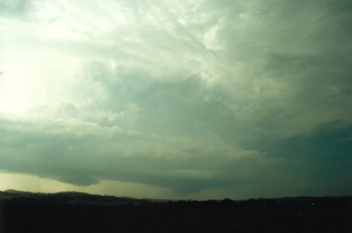 wallcloud thunderstorm_wall_cloud : McKees Hill, NSW   17 January 2001