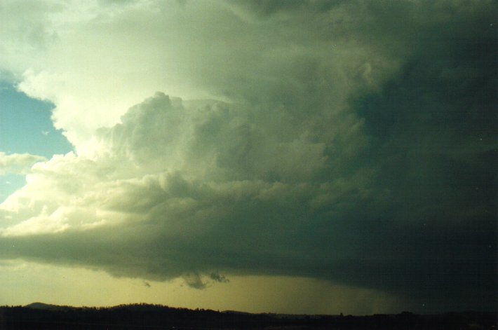 thunderstorm cumulonimbus_incus : McKees Hill, NSW   17 January 2001
