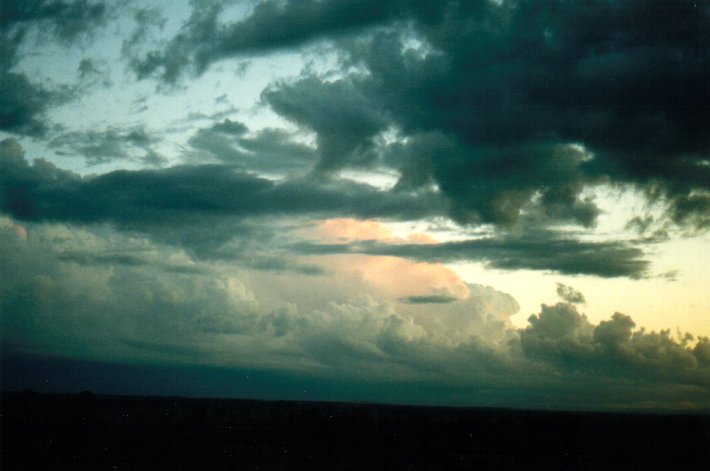 thunderstorm cumulonimbus_incus : E of Casino, NSW   6 May 2001