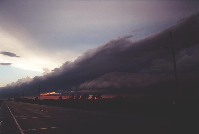 anvil thunderstorm_anvils : W of Pampa, Texas, USA   29 May 2001