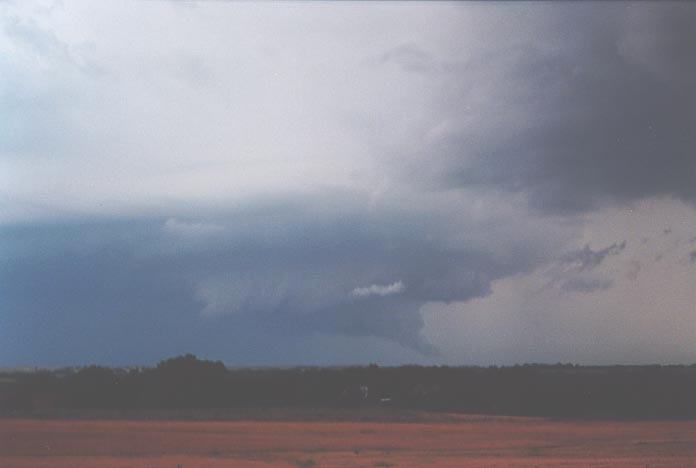 wallcloud thunderstorm_wall_cloud : SE of Woodward, Oklahoma, USA   5 June 2001