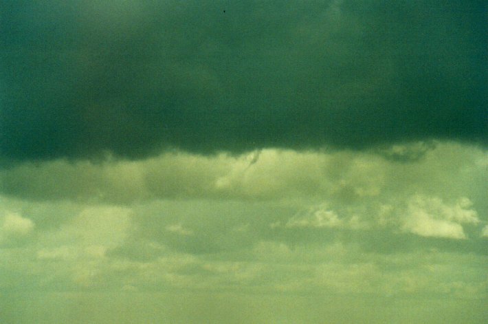 tornadoes funnel_tornado_waterspout : Gold Coast, QLD   20 October 2001