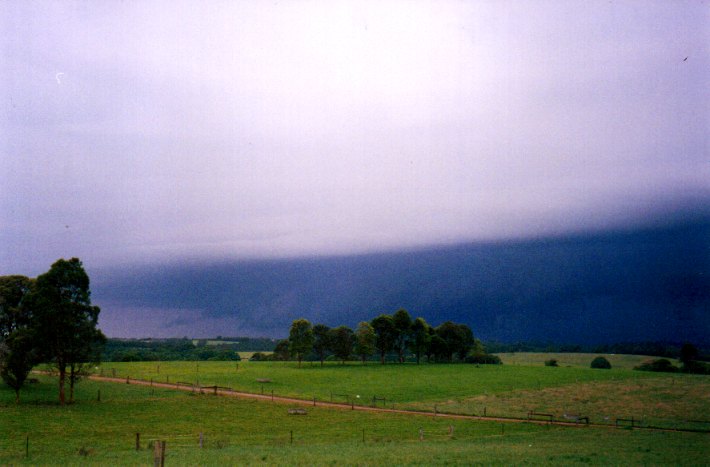 shelfcloud shelf_cloud : Wollongbar, NSW   26 November 2001