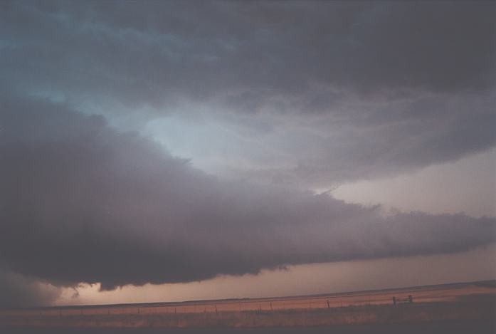 wallcloud thunderstorm_wall_cloud : near Quanah, Texas, USA   24 May 2002