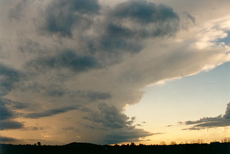 thunderstorm cumulonimbus_incus : Woodburn, NSW   22 March 2003