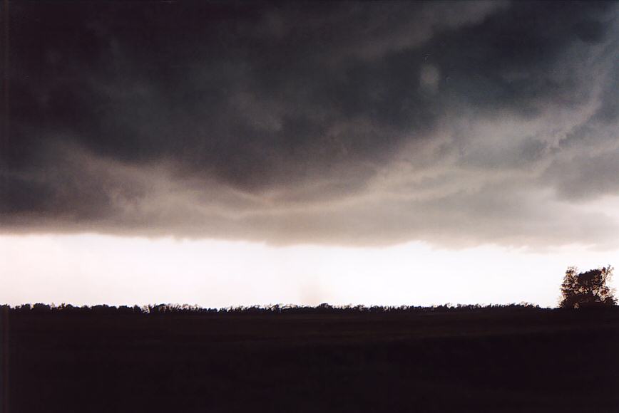 wallcloud thunderstorm_wall_cloud : NW of Anthony, Kansas, USA   12 May 2004