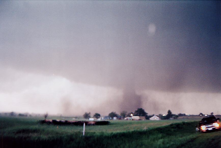 tornadoes funnel_tornado_waterspout : near Anthony, Kansas, USA   12 May 2004