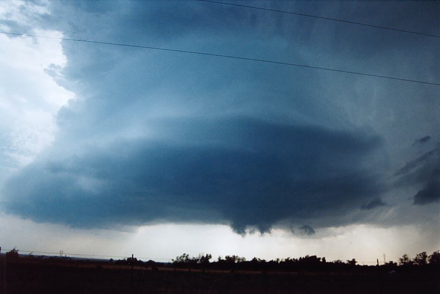cumulonimbus supercell_thunderstorm : Minco, W of Oklahoma City, Oklahoma, USA   26 May 2004