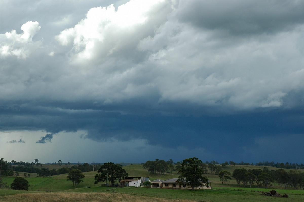cumulonimbus thunderstorm_base : W of Casino, NSW   9 November 2004