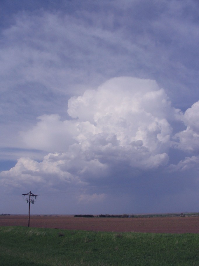 thunderstorm cumulonimbus_incus : N of McCook, Nebraska, USA   17 May 2005