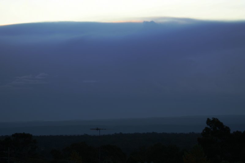 thunderstorm cumulonimbus_incus : Riverstone, NSW   26 October 2005