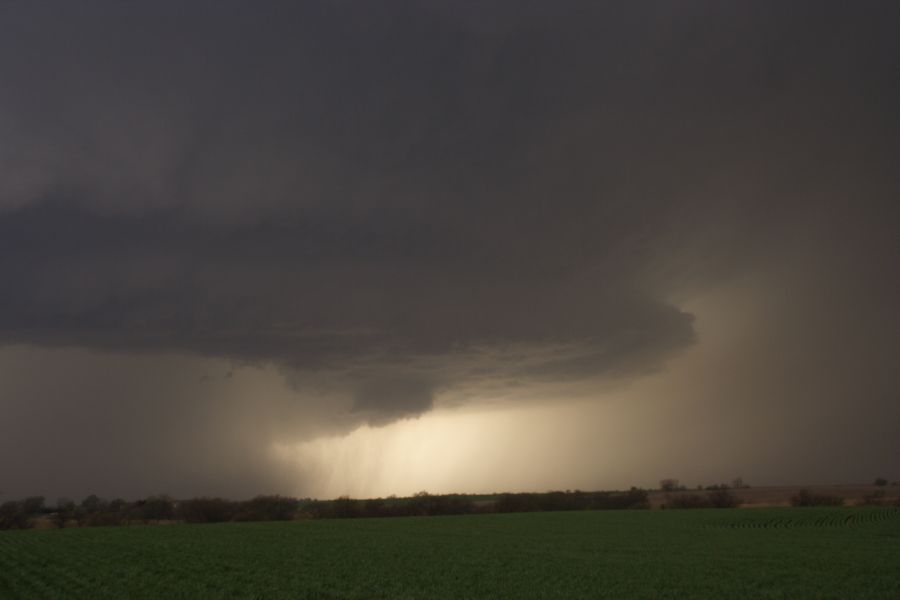 wallcloud thunderstorm_wall_cloud : E of Beatrice, Nebraska, USA   15 April 2006