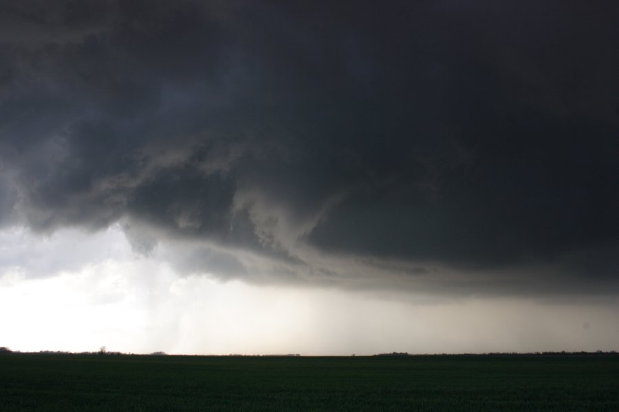 tornadoes funnel_tornado_waterspout : Nickerson, Kansas, USA   24 April 2007