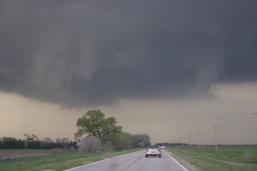 tornadoes funnel_tornado_waterspout : Nickerson, Kansas, USA   24 April 2007