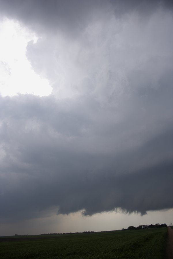 updraft thunderstorm_updrafts : SE of Greensburg, Kansas, USA   5 May 2007