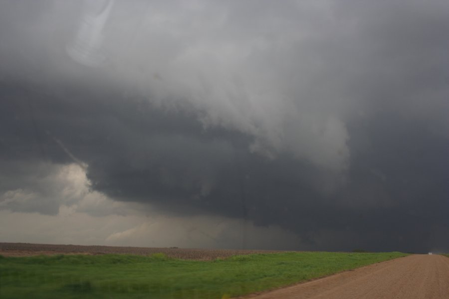 cumulonimbus supercell_thunderstorm : SW of Pratt, Kansas, USA   5 May 2007