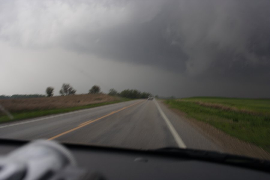 wallcloud thunderstorm_wall_cloud : N of Pratt, Kansas, USA   5 May 2007