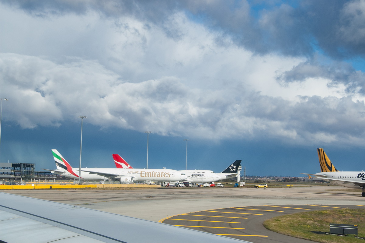 thunderstorm cumulonimbus_incus : Melbourne Airport, VIC   24 August 2009